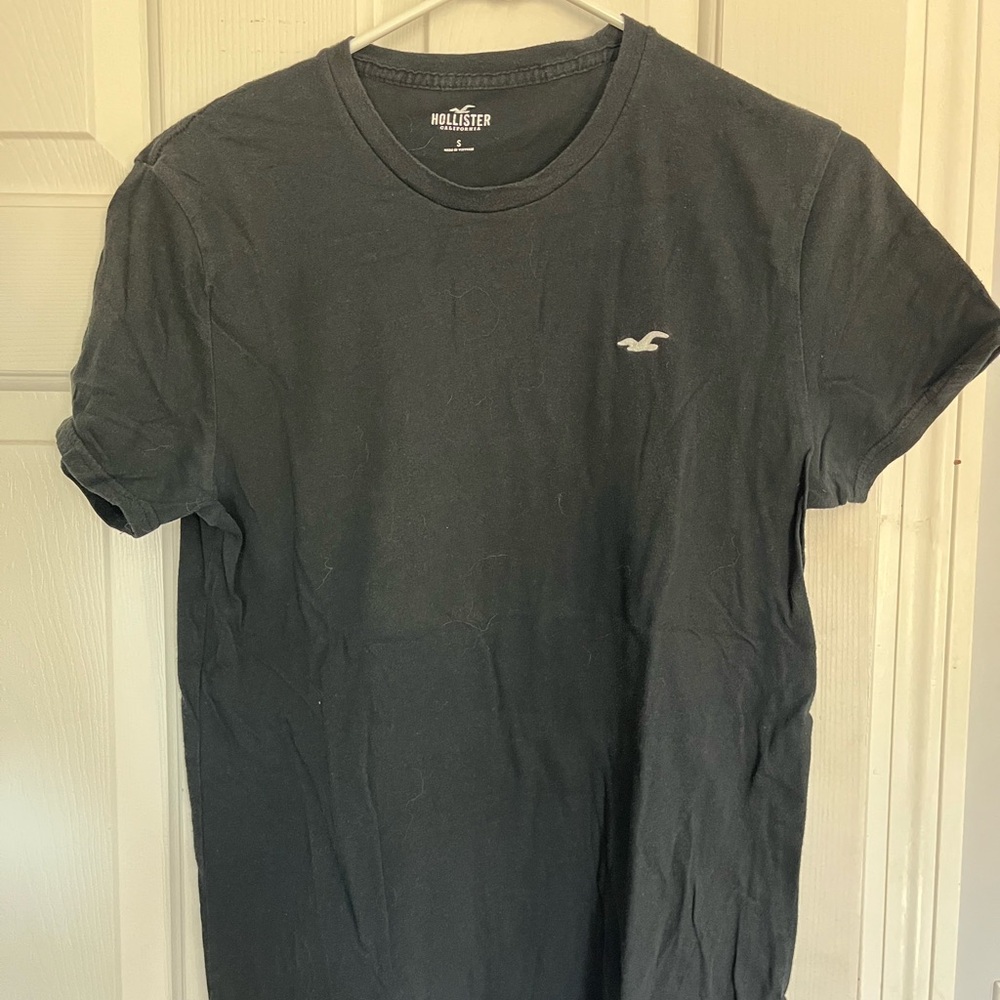 Hollister Men's Black T-Shirt